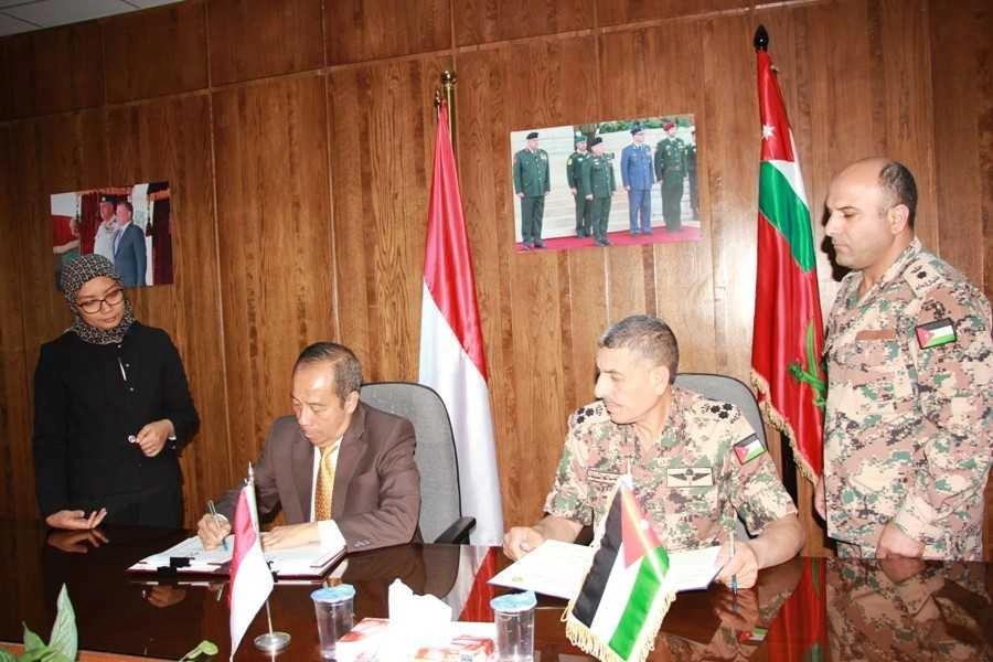 كلية الدفاع الوطني الملكية توقع اتفاقية مع معهد الاستجابة الإندونيسي