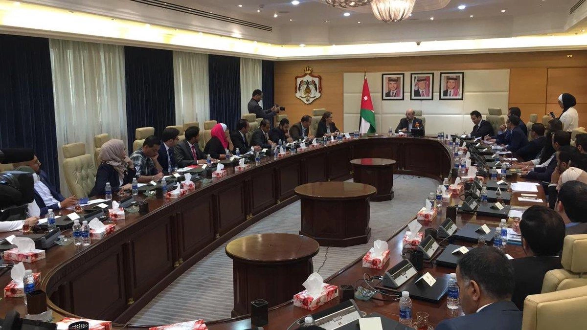الرزاز: الحكومة تستمع لنبض الشارع