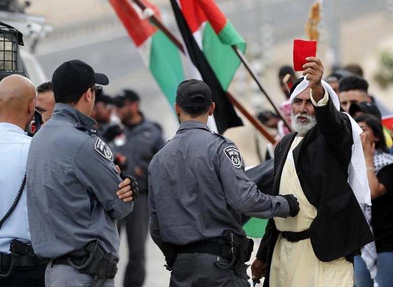 إصابة فلسطينيين إثر اعتداء الاحتلال الإسرائيلي على مسيرة