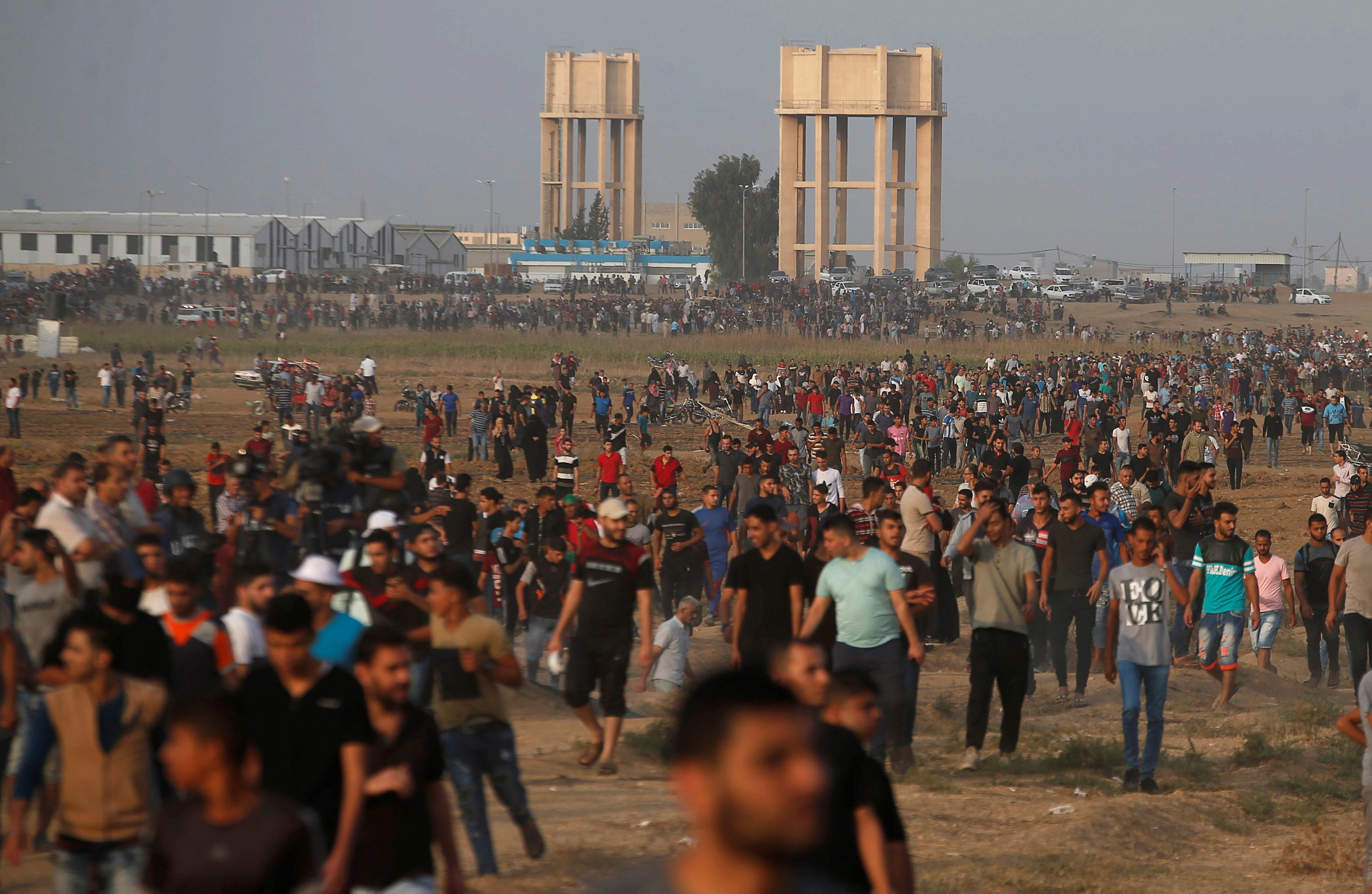إصابة عشرات الفلسطينيين برصاص الجيش الإسرائيلي 