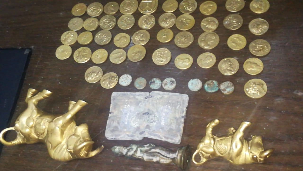 إحباط محاولة بيع قطع يشتبه بأنها أثرية