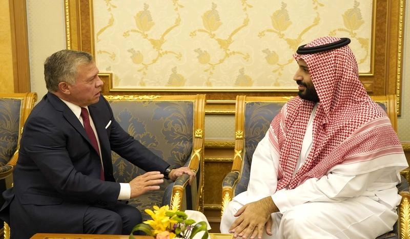 الملك يلتقي ولي العهد السعودي 