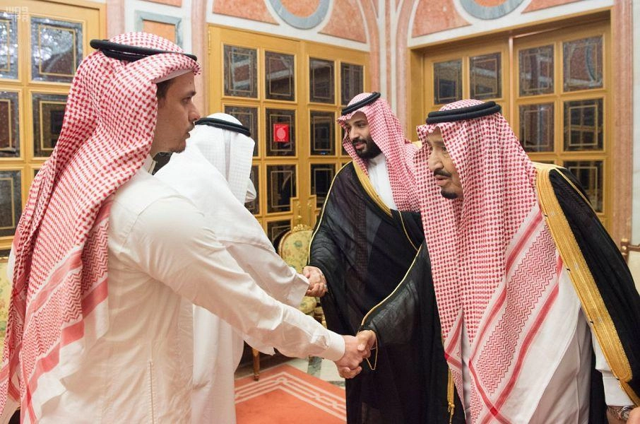 الملك وولي عهد السعودية يستقبلان نجل وشقيق الصحفي