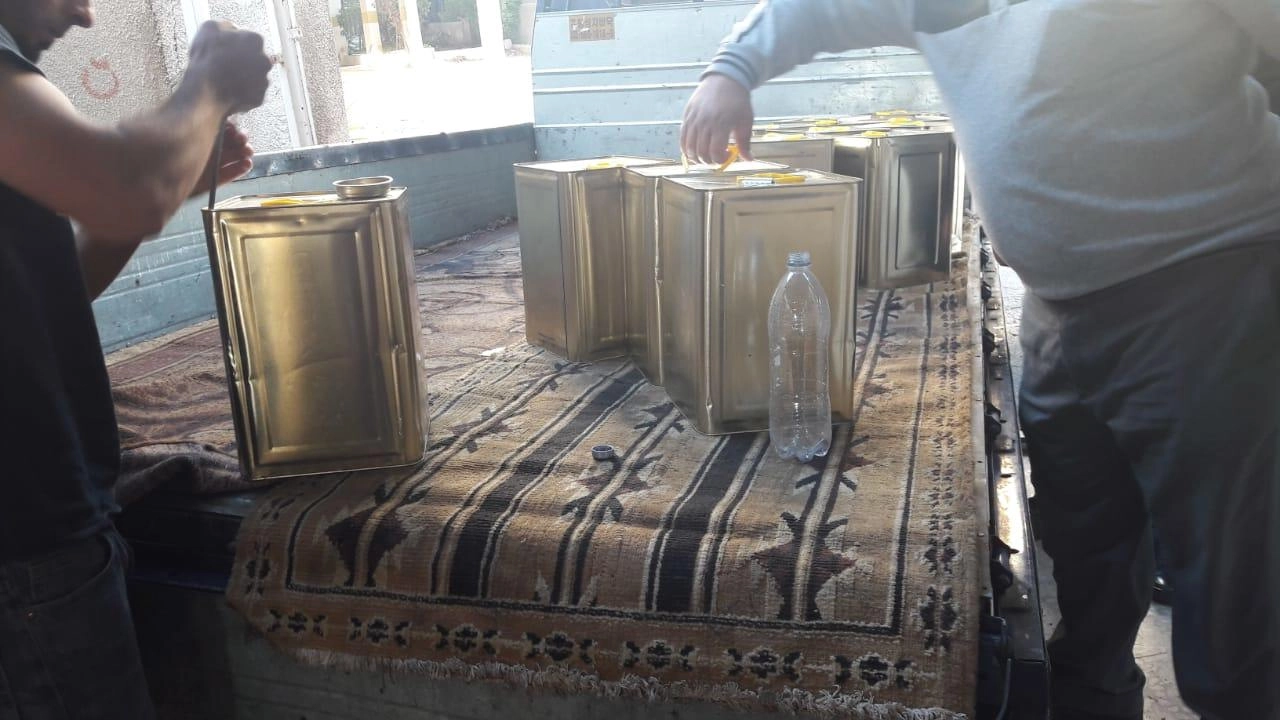 ضبط 66 تنكة زيت زيتون مغشوش