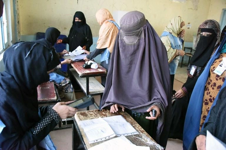 6 جرحى بتفجير انتحاري قرب مقر مفوضية الانتخابات