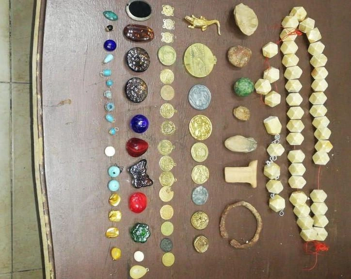 إلقاء القبض على 3 يبيعون قطعاً يعتقد أنها أثرية