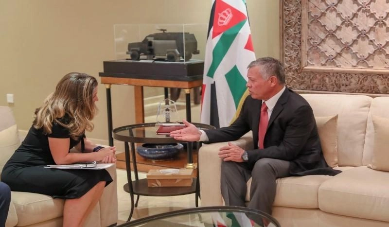 الملك يستقبل وزيرة الخارجية الكندية 
