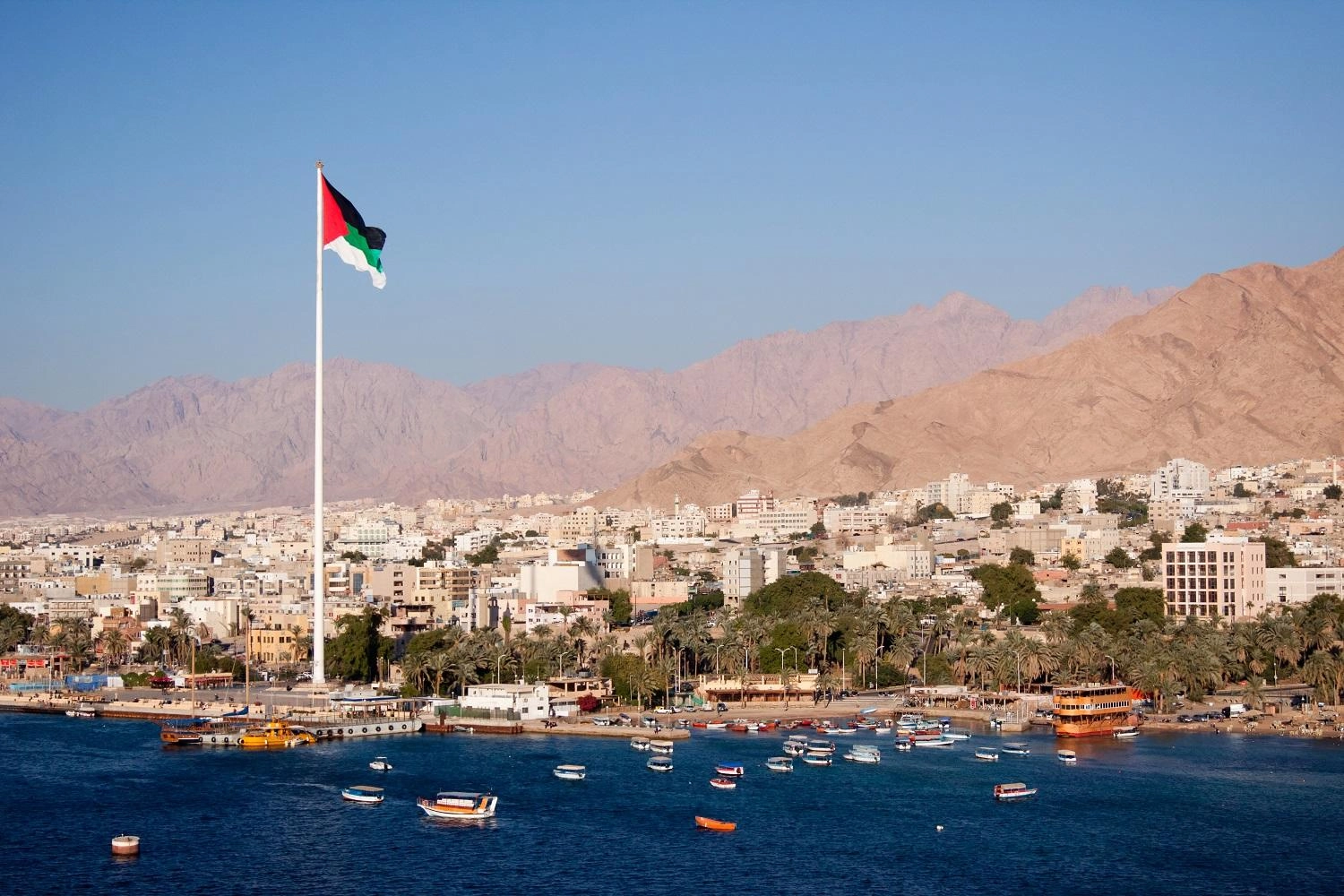 نحو 3 آلاف زائر يصلون مطار الملك الحسين أسبوعياً
