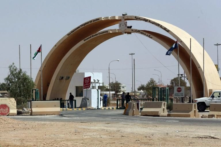 الأردن يبحث تسهيل نقل البضائع إلى العراق 