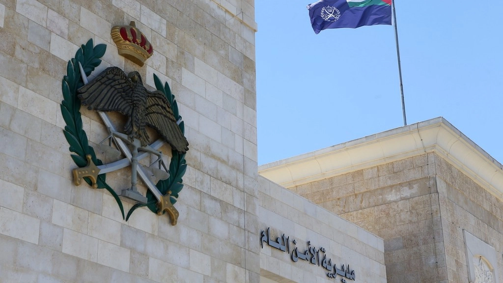 إلقاء القبض على مطلوب بقضايا مخدرات