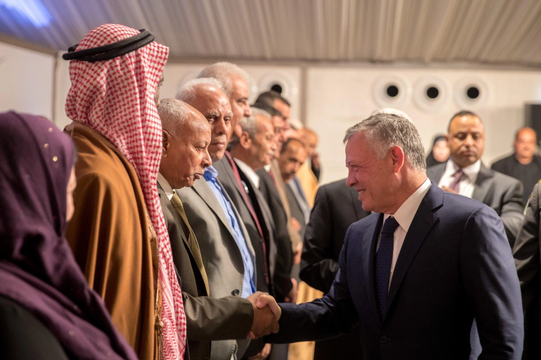 الملك يلتقي وجهاء وممثلي مخيمات اللاجئين الفلسطينيين