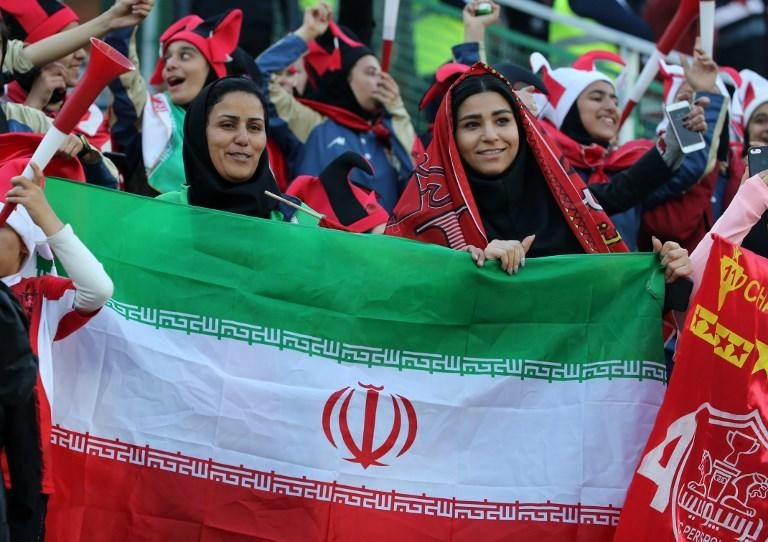 ألف امرأة في المدرجات لحضور مباراة كرة قدم