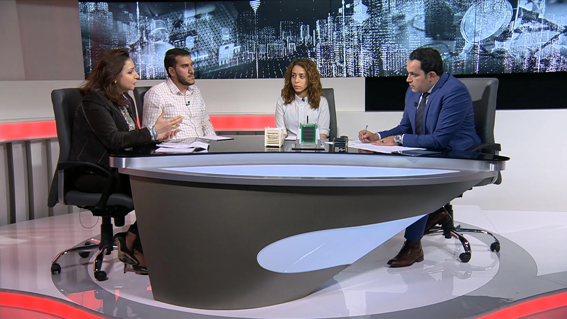 شبان مبتعثون إلى وكالة ناسا صمموا أول قمر صناعي أردني مصغر