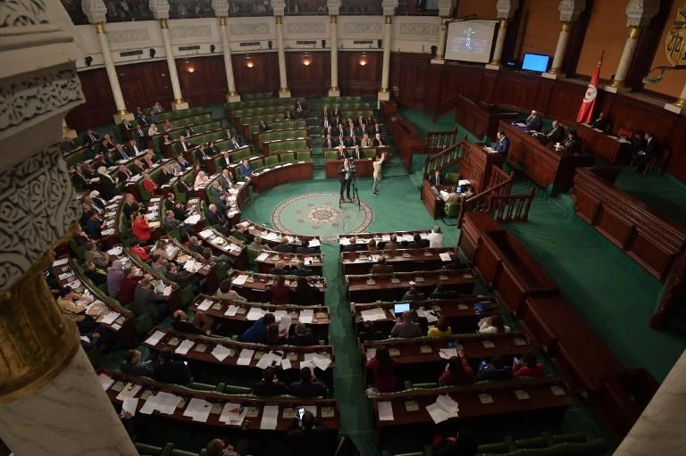 البرلمان يصادق على تعديل وزاري اقترحه رئيس الوزراء