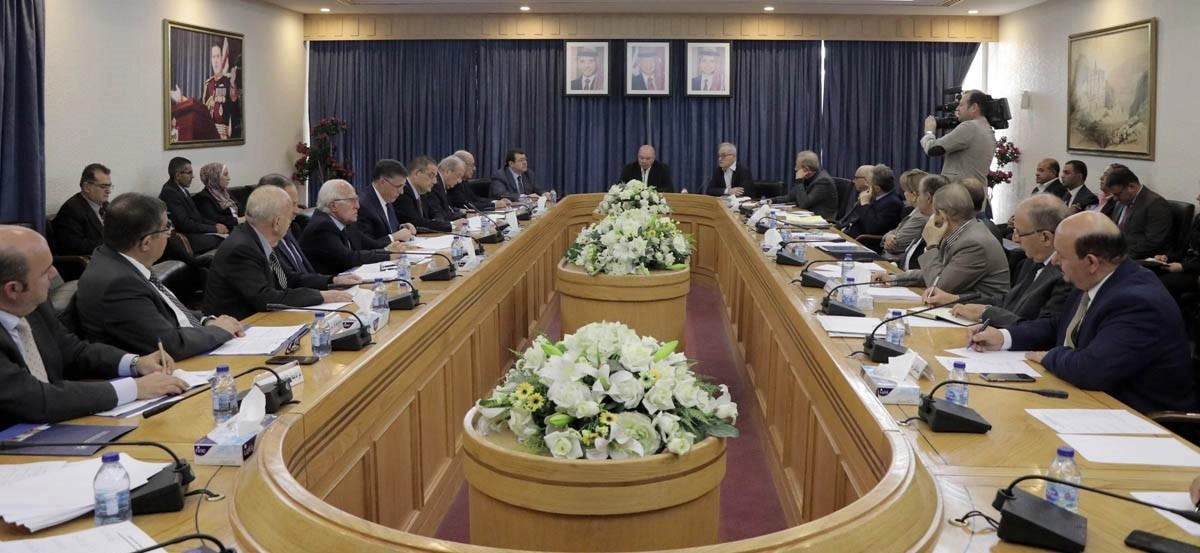 رئيس مجلس الأعيان يدعو إلى قانون يُحافظ على الطبقتين الوسطى والفقيرة