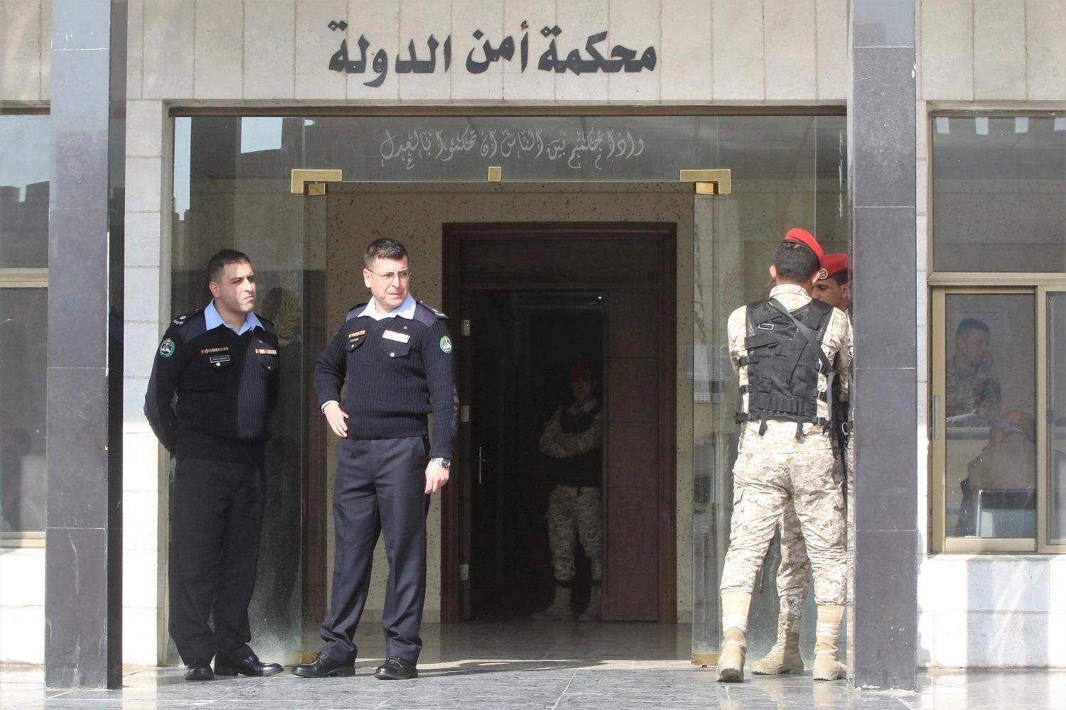 السجن 10 سنوات مع الأشغال المؤقتة لـ "عصابة أشرار"