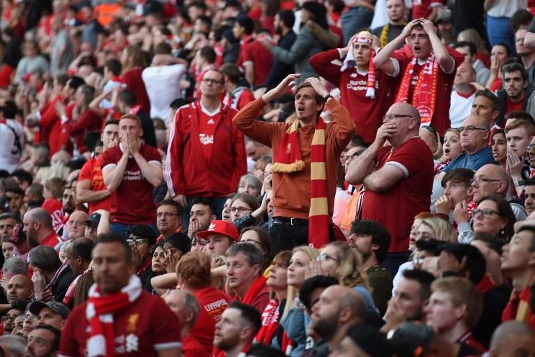 روما سيدفع 150 ألف يورو لأحد مشجعي ليفربول اعتدى عليه أنصاره