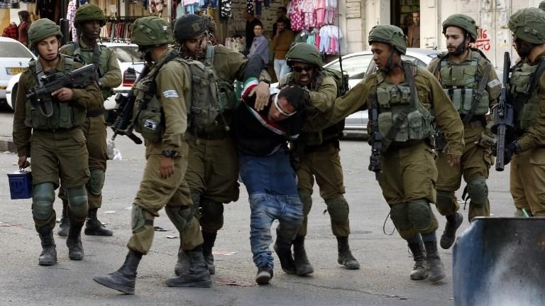 الاحتلال الإسرائيلي يعتقل 448 فلسطينياً في أكتوبر