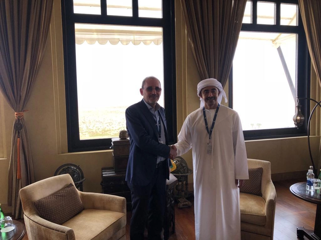 وزير الخارجية يبحث مع نظيره الإماراتي تعزيز العلاقات