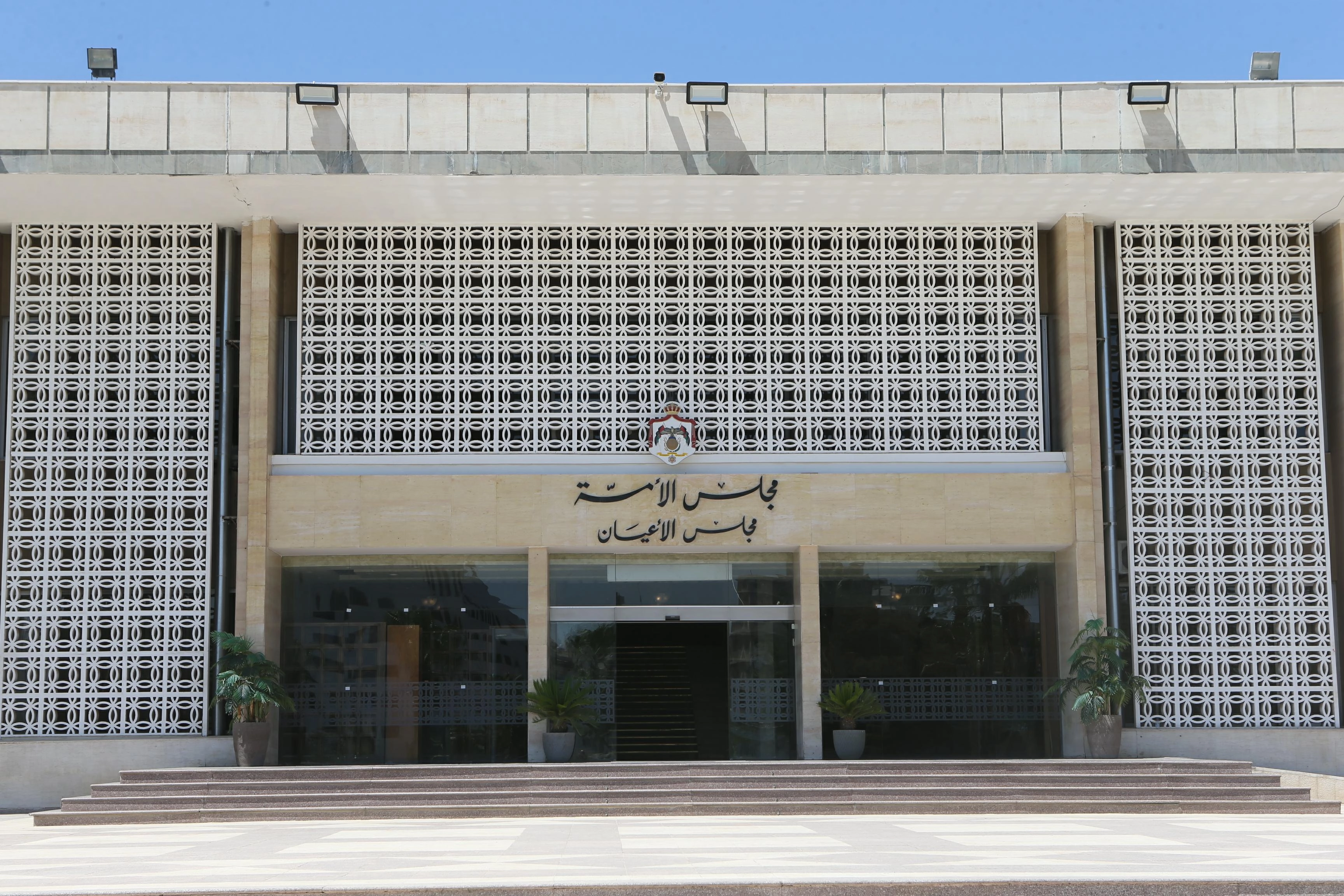 إقرار مشروع قانون ضريبة الدخل وإعادته لمجلس النواب معدلاً     