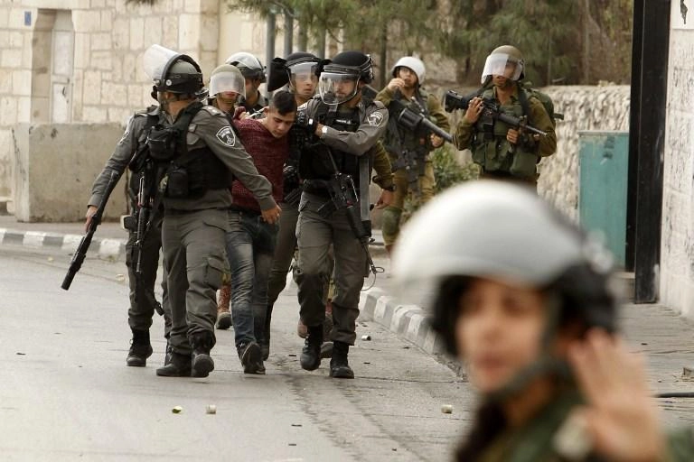 قوات الاحتلال الإسرائيلي تعتقل 20 فلسطينيا