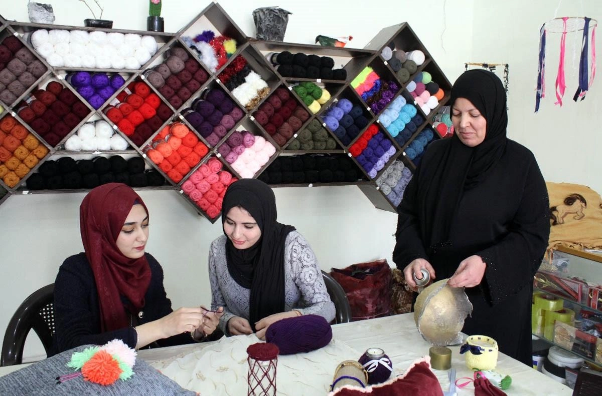 حرفتي تحمي بيئتي: مبادرة تعيد تدوير النفايات إلى تحف