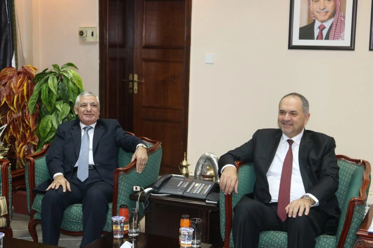 مساعٍ لتحسين بيئة العمل داخل المحاكم