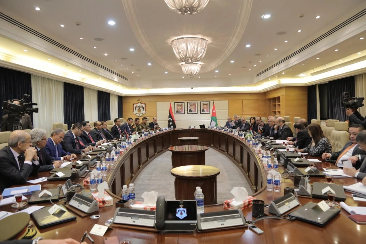 الرزاز يبحث مع مسؤول ليبي كبير الديون المستحقة على بلاده