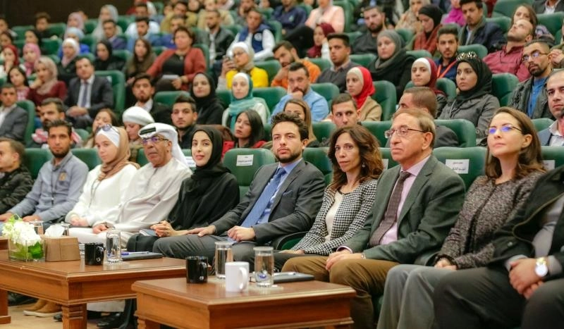 ولي العهد يشدد على أهمية تعزيز دور الشباب في التنمية