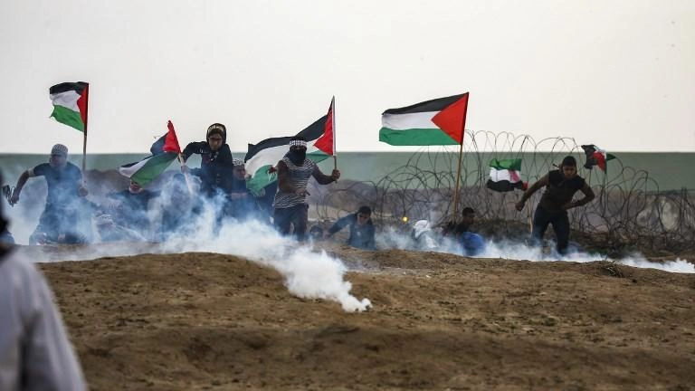 إصابة 33 فلسطينياً برصاص الاحتلال الإسرائيلي