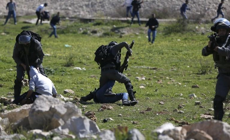 جيش الاحتلال يعتقل 100 فلسطيني في ليلة واحدة