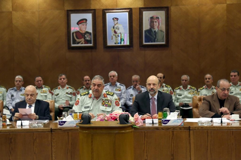 الرزاز: يجب الأخذ بالأولويات في إدارة الأزمات 