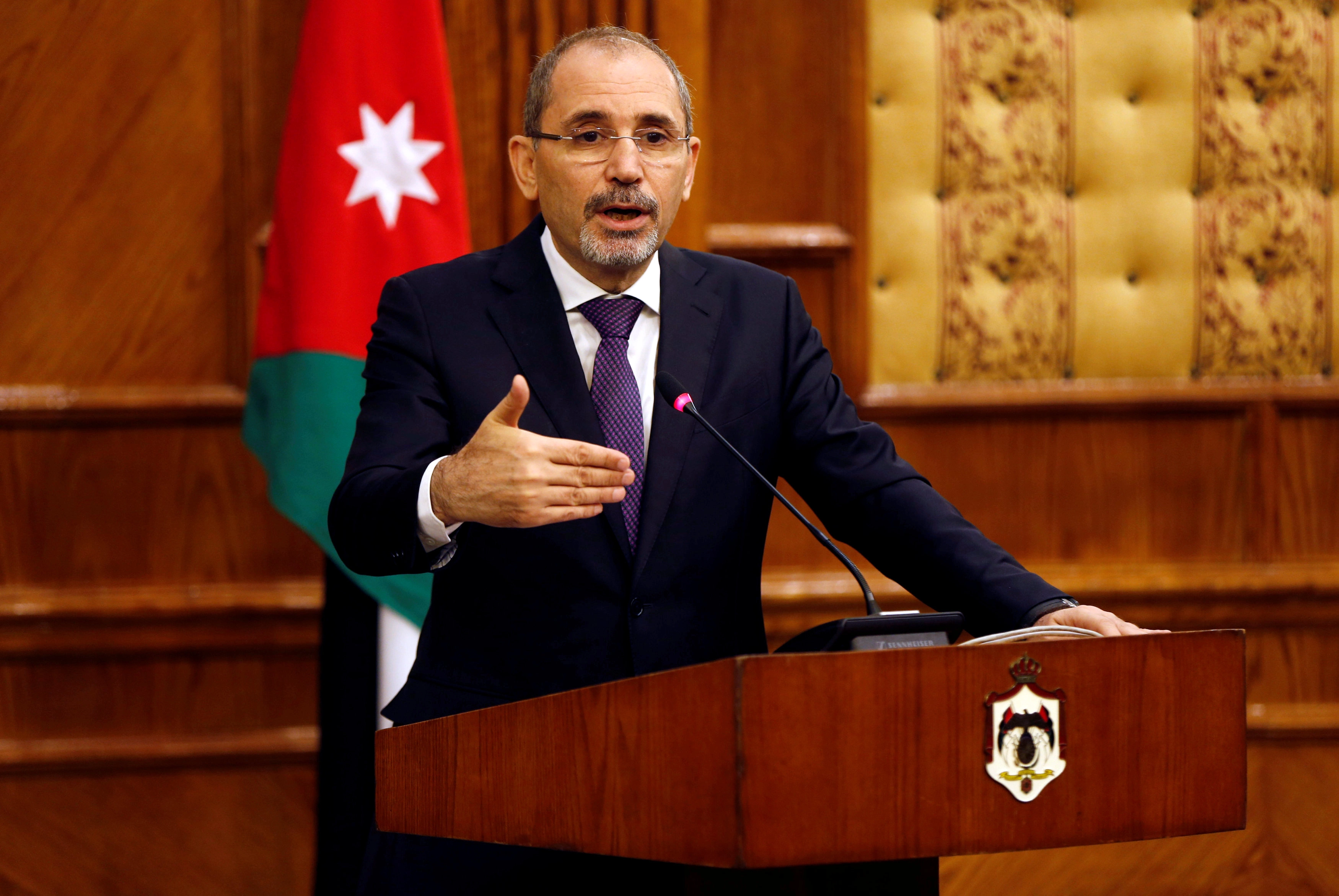 وزير الخارجية يبحث أزمات المنطقة مع نظيره السعودي 