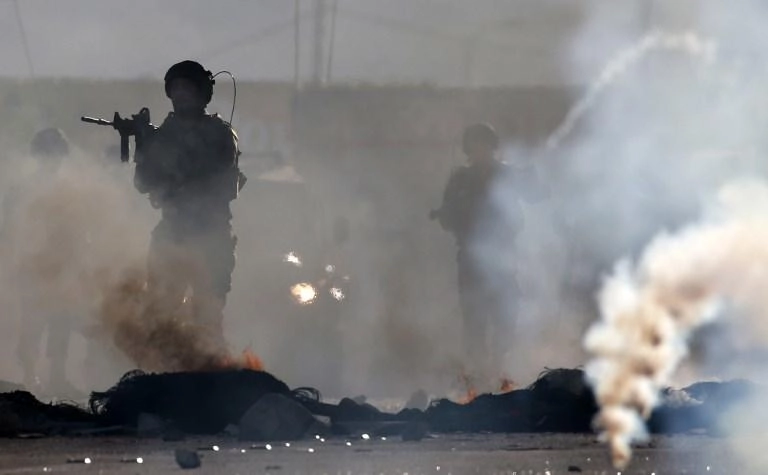 إصابة 8 فلسطينيين في مواجهات مع الاحتلال جنوب نابلس