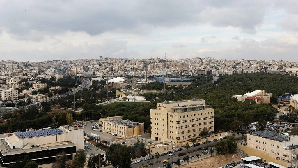 أجواء ضبابية فوق المرتفعات الجبلية ومناطق البادية