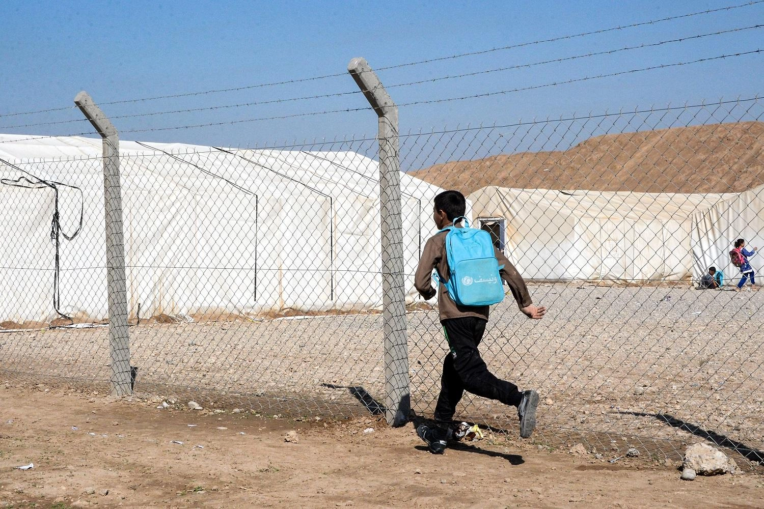 أحلام أطفال نازحين تتحطم عند أبواب المدرسة
