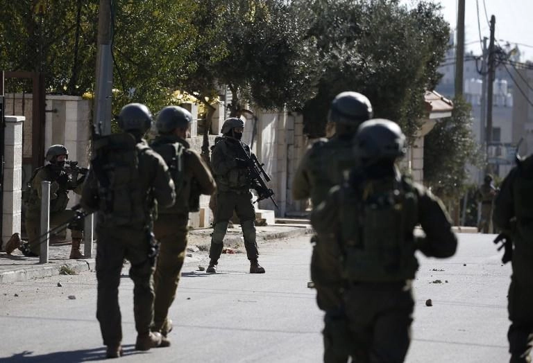 الاحتلال يحتجز وزيرا فلسطينيا شرق رام الله