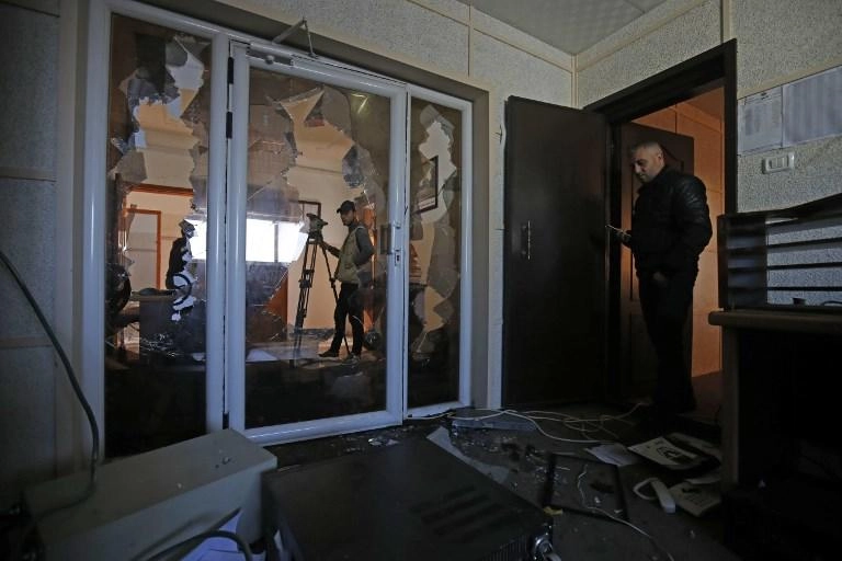 مجهولون يعتدون على مبنى إذاعة وتلفزيون فلسطين