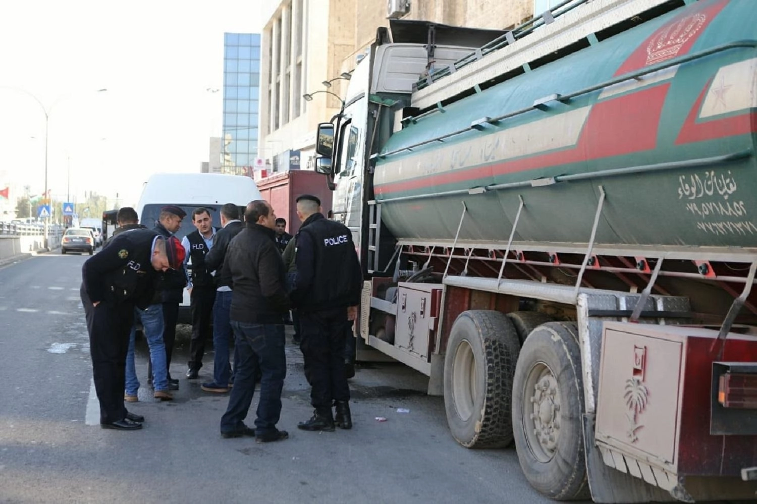 العثور على مخدرات داخل مركبة أطلق سائقها النار تجاه الأمن