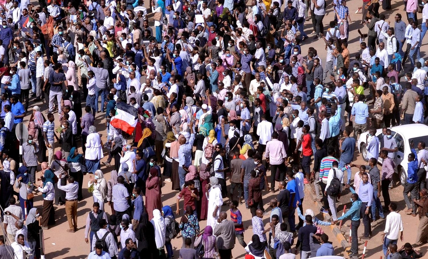 البشير يرفض التنحي وسط استمرار الاحتجاجات