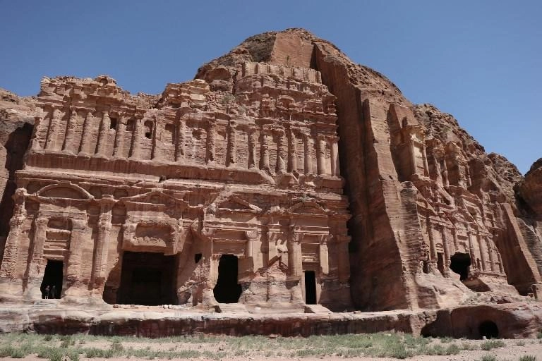 إعارة مقتنيات أثرية لمتحف بترا الجديد
