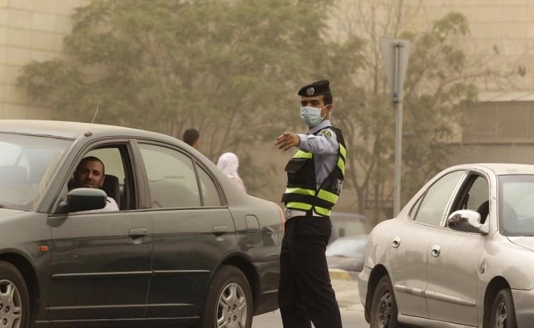تدني مدى الرؤيا بسبب الغبار في المناطق الجنوبية والشرقية