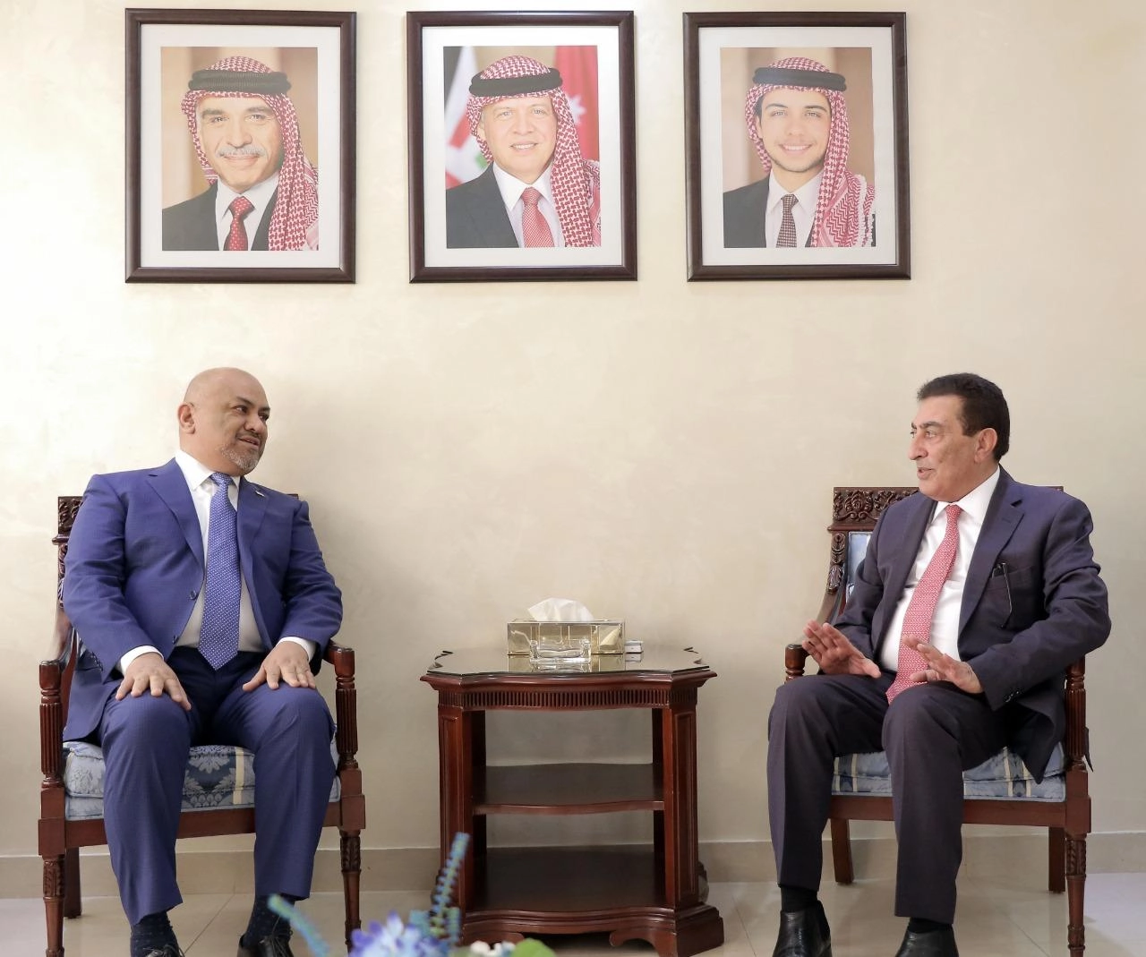 الأردن يجدد وقوفه إلى جانب الشرعية اليمنية