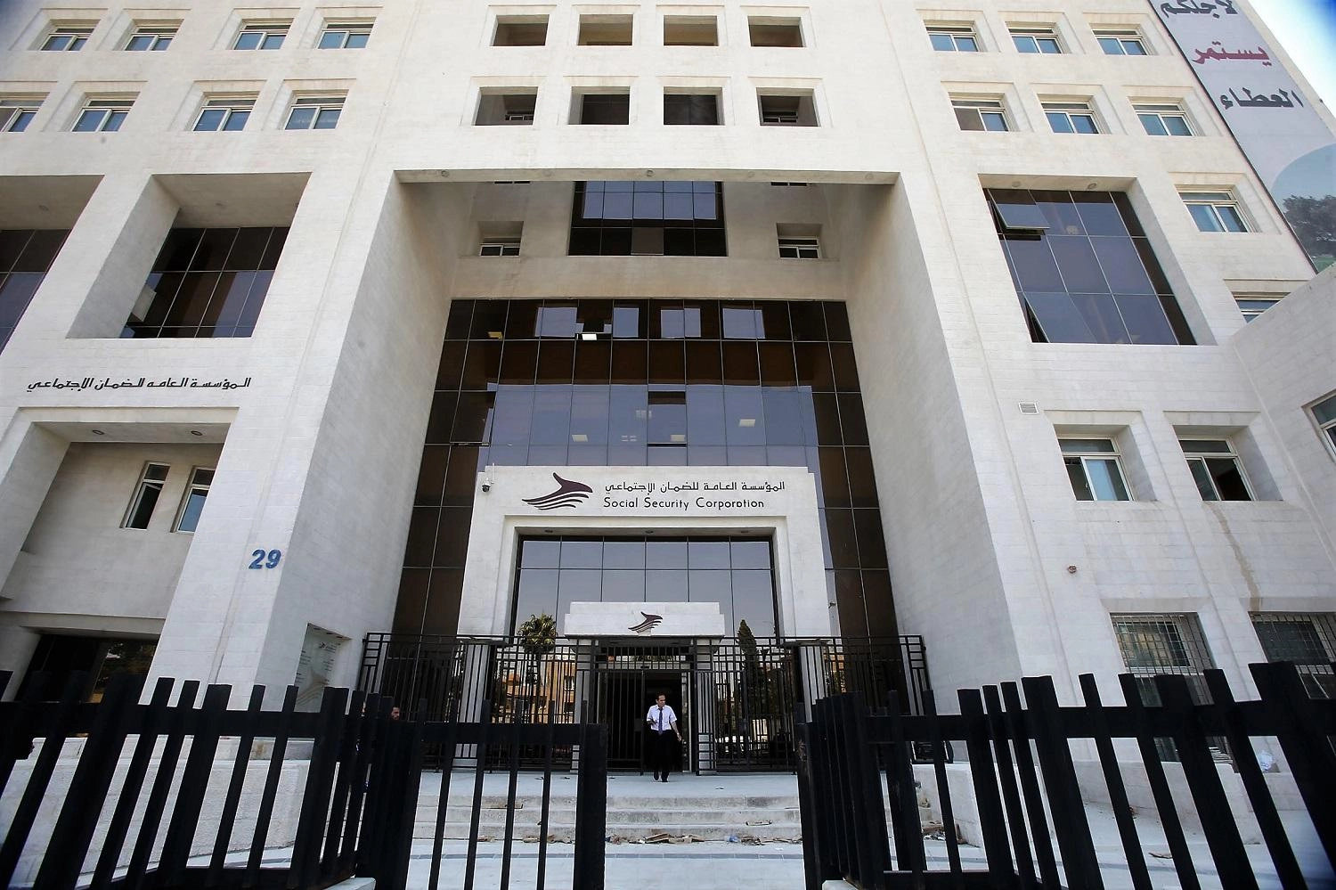 عدد المتقاعدين مبكرا وصل إلى 108 آلاف شخص