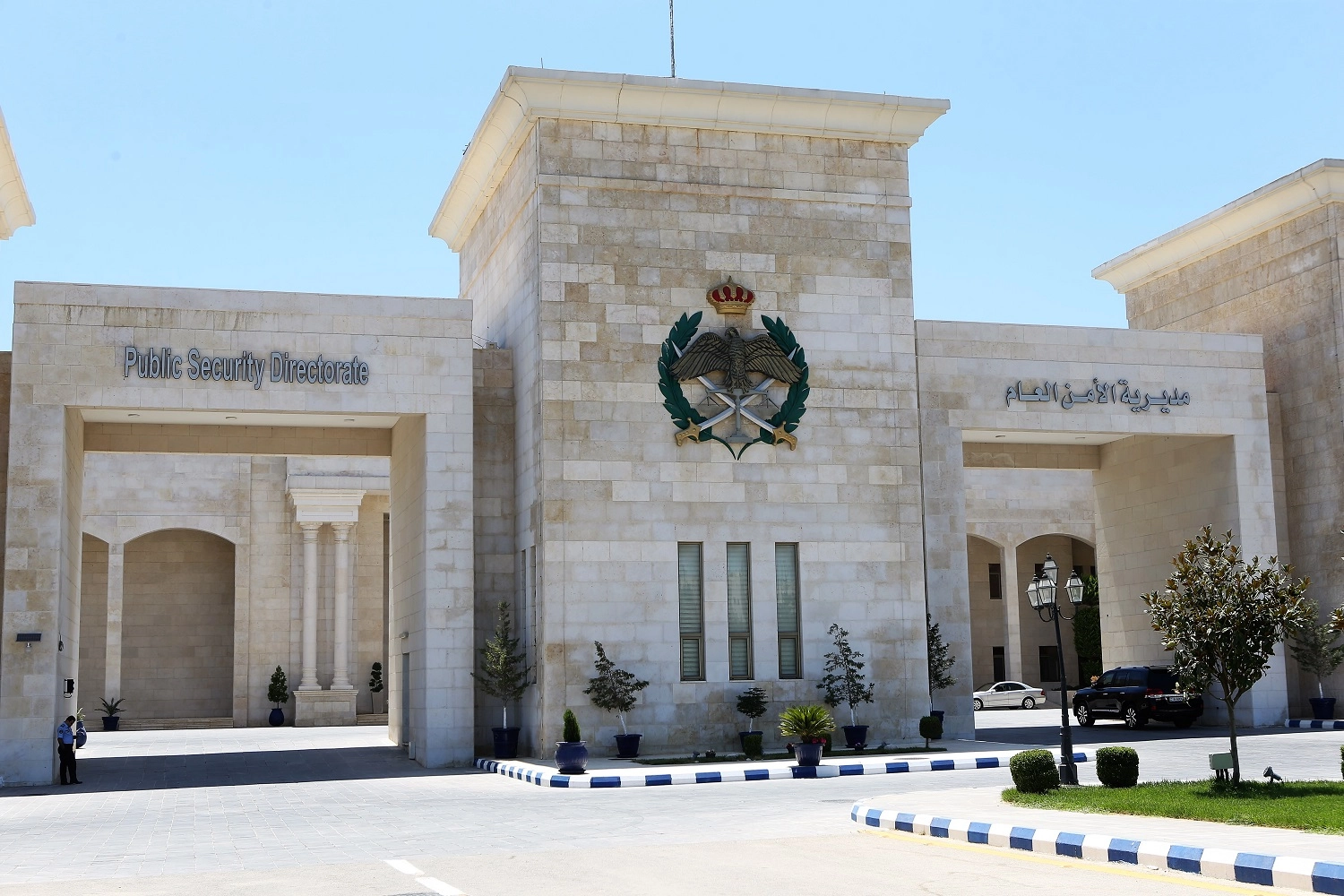 القبض على 5 أشخاص بحوزتهم مواد مخدرة
