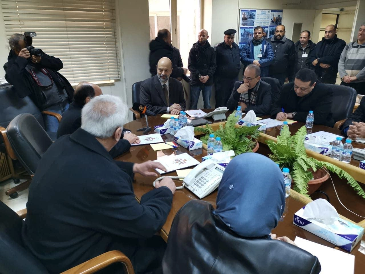 الرزاز: خدمة المواطن أولوية