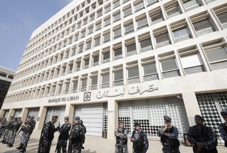 الصعوبات المالية تضغط بشدة على الاقتصاد