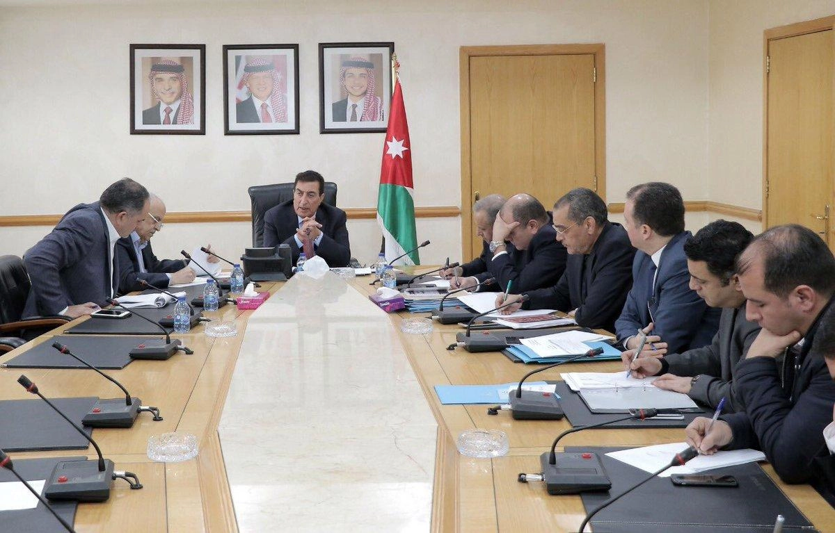 اتفاق على تخفيف قروض غارمات وطلبة ومزارعين 