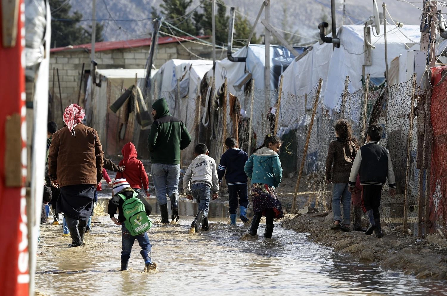 لبنان يحث على إعادة اللاجئين السوريين