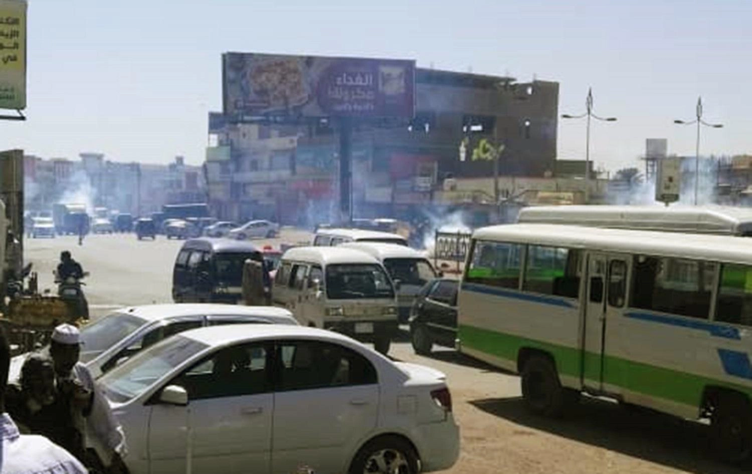 إطلاق غاز مسيل للدموع على متظاهرين